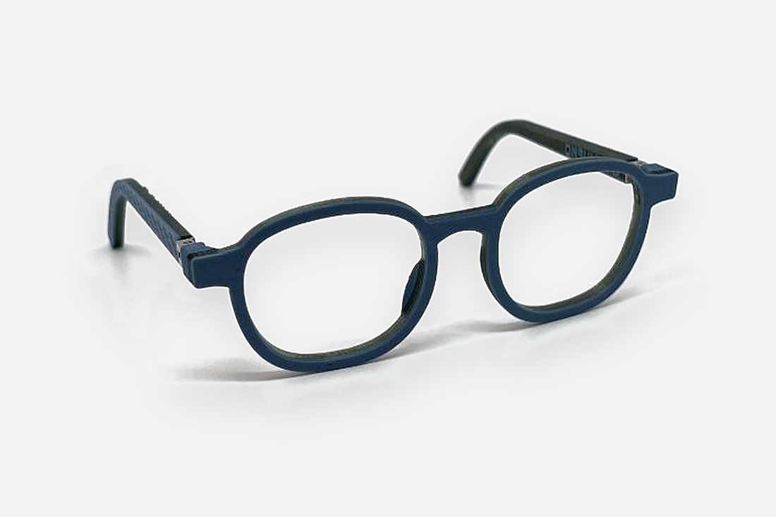 Monture de lunettes imprimée en 3D, finie, vue de trois quarts