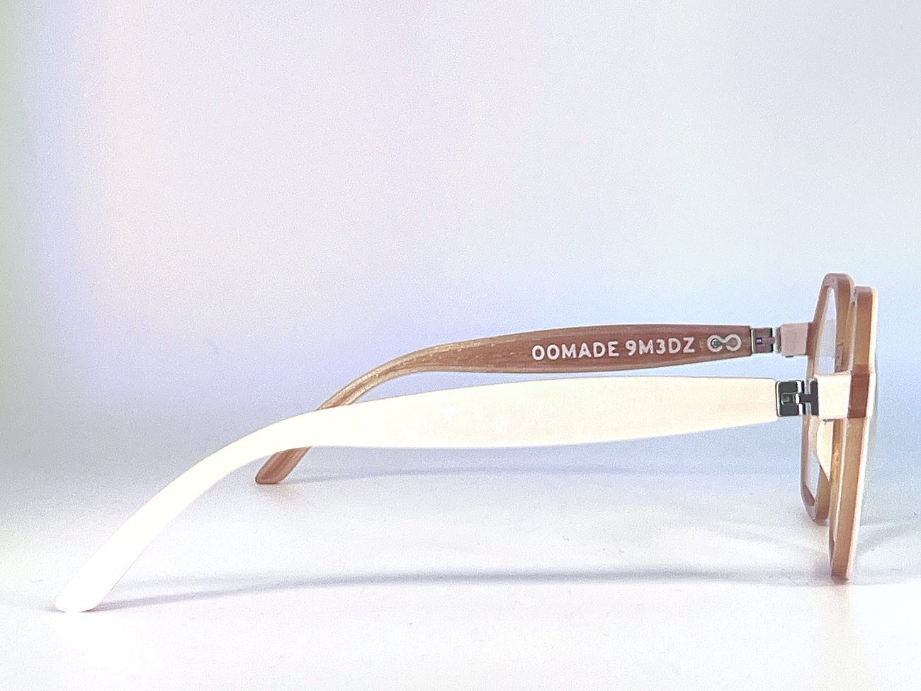 ذراع إطار OOframe تحمل كتابة على طولها بالكامل